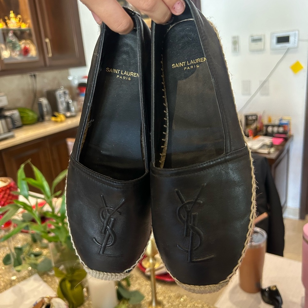 Saint Laurent
Logo espadrille flat